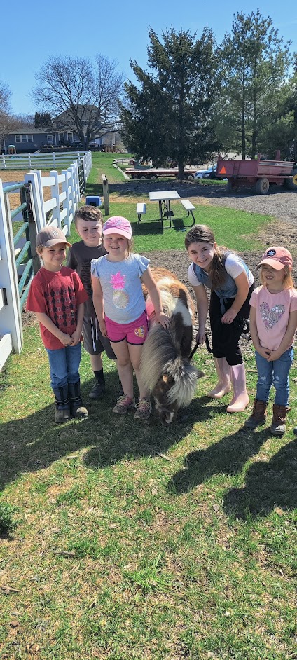 kids with horse